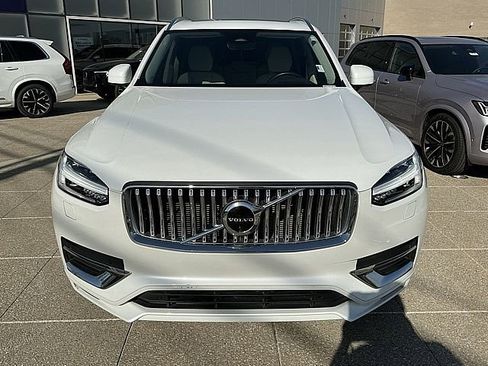 Used 2023 Volvo XC90 B5 Plus w/ Protection Package Premier image 12