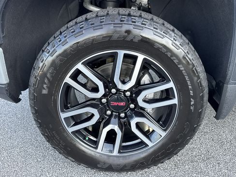 Used 2025 GMC Sierra 1500 AT4 w/ AT4 Preferred Package AWD/4WD image 11