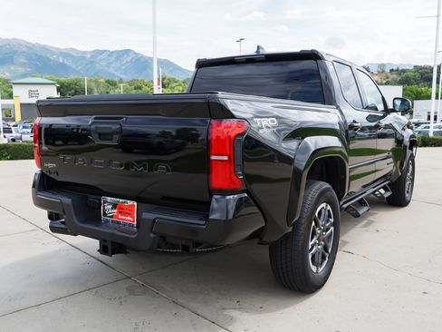 Certified 2025 Toyota Tacoma TRD Sport AWD/4WD image 8