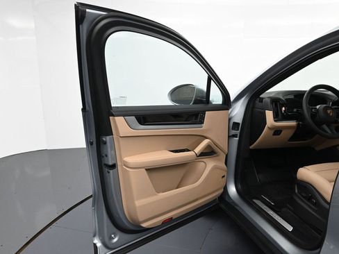 Used 2026 Porsche Cayenne Coupe AWD/4WD image 16