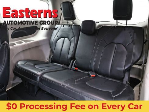 Used 2023 Chrysler Pacifica Touring-L FWD image 28