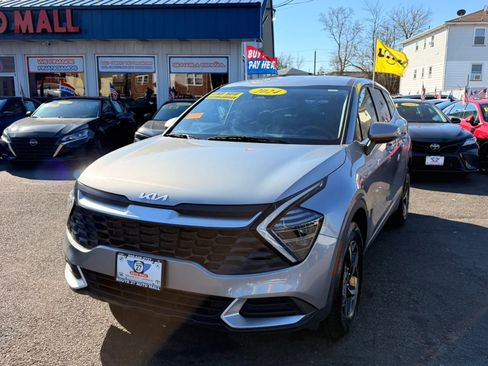 Used 2024 Kia Sportage LX image 1