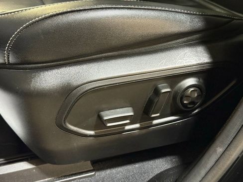 Used 2023 Jeep Grand Cherokee L Limited w/ Black Appearance Package image 33