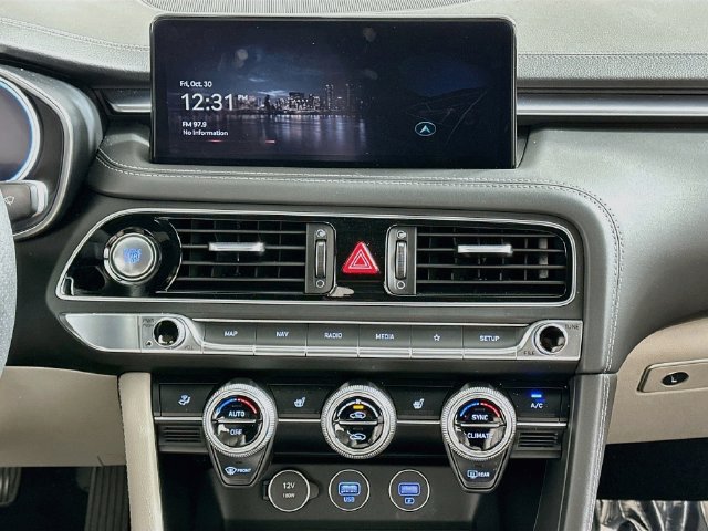 Used 2023 Genesis G70 2.0T RWD image 15