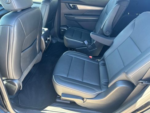 Used 2025 Buick Enclave Preferred image 18