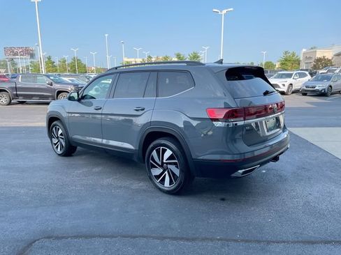 Used 2025 Volkswagen Atlas SE AWD/4WD image 3