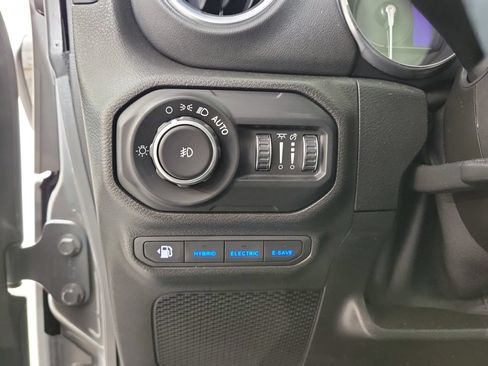 Used 2021 Jeep Wrangler Unlimited Sahara AWD/4WD image 13