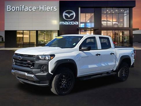 Used 2024 Chevrolet Colorado Trail Boss w/ Advanced Trailering Package image 2