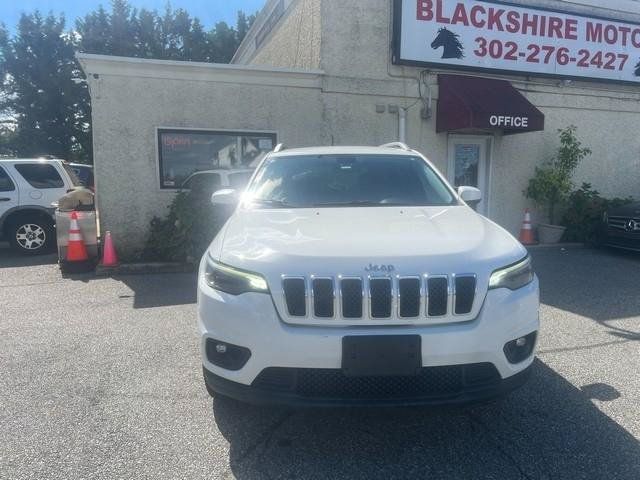 Used 2019 Jeep Cherokee Latitude Plus w/ Cold Weather Group AWD/4WD image 2