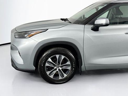 Used 2022 Toyota Highlander XLE AWD/4WD image 39