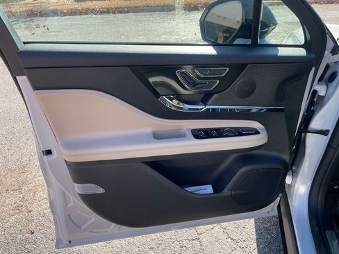 New 2026 Lincoln Corsair Premiere image 16