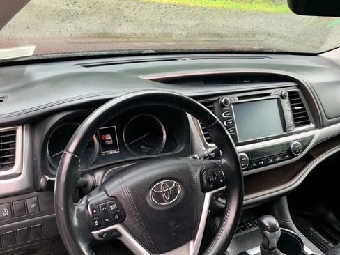 Used 2017 Toyota Highlander XLE AWD/4WD image 27