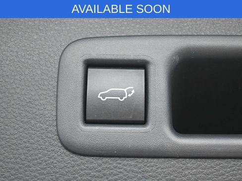 Used 2023 Toyota Highlander LE FWD image 34