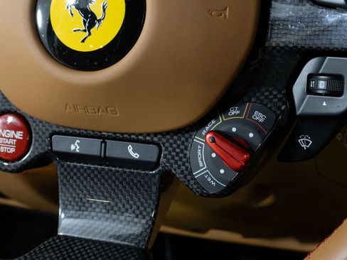 Used 2022 Ferrari F8 Tributo image 33