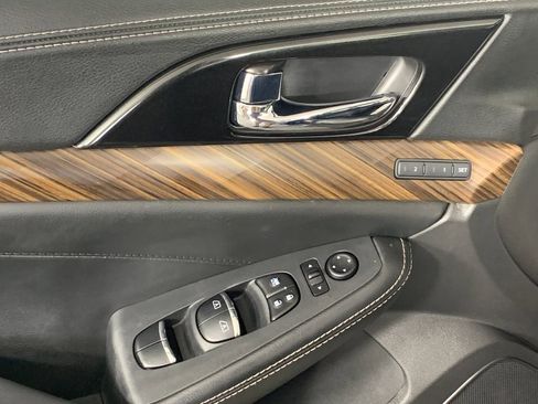 Used 2017 Nissan Maxima Platinum image 14