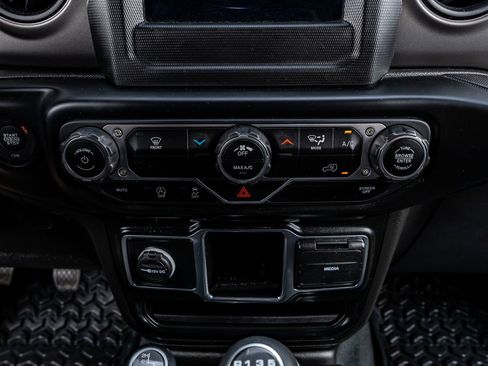 Used 2022 Jeep Wrangler Unlimited Sport AWD/4WD image 27