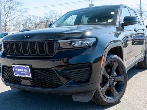 Used 2023 Jeep Grand Cherokee Altitude AWD/4WD image 1