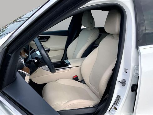 Used 2023 Mercedes-Benz C 300 Sedan image 7