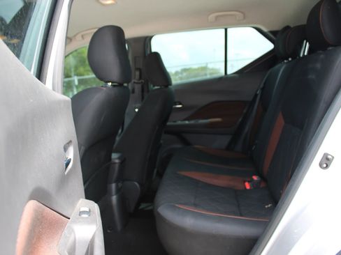 Used 2019 Nissan Kicks SR FWD image 10