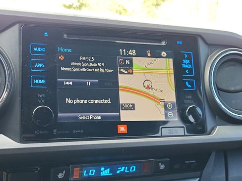 Used 2018 Toyota Tacoma TRD Sport AWD/4WD image 24