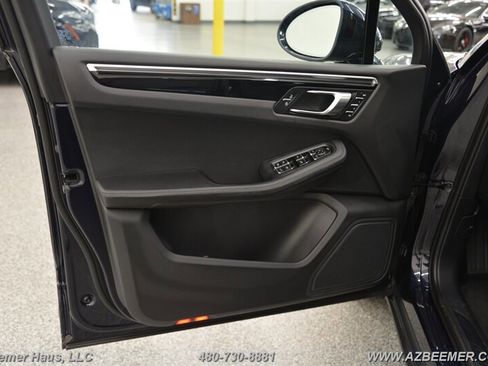 Used 2023 Porsche Macan image 36