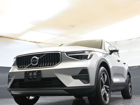 Certified 2025 Volvo XC40 B5 Core image 29