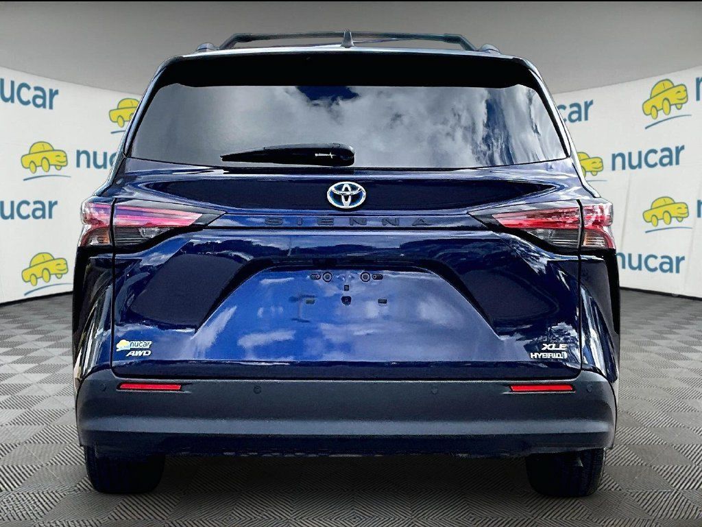 Used 2022 Toyota Sienna XLE w/ XLE Plus Package AWD/4WD image 5