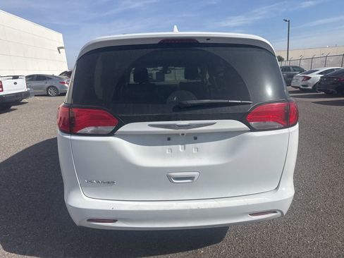 Used 2020 Chrysler Voyager Lxi image 4