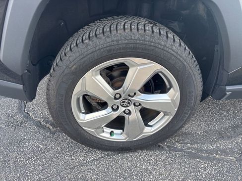 Used 2021 Toyota RAV4 Limited image 14