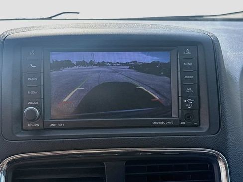 Used 2020 Dodge Grand Caravan SE FWD image 14