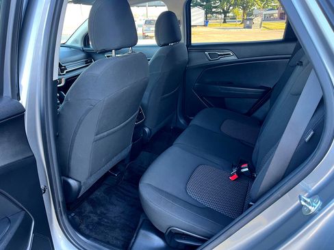 Used 2024 Kia Sportage LX image 9