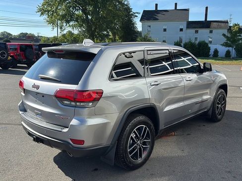 Used 2017 Jeep Grand Cherokee Trailhawk AWD/4WD image 9