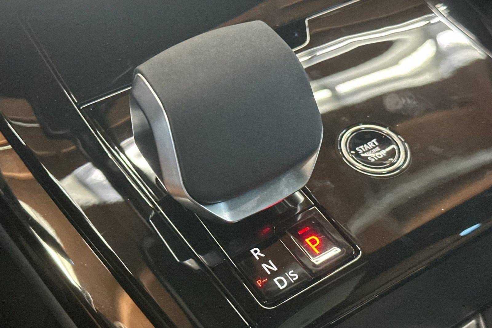 New 2026 Land Rover Range Rover Sport Dynamic SE AWD/4WD image 17