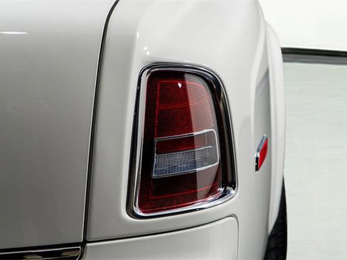 Used 2016 Rolls-Royce Phantom Sedan image 13