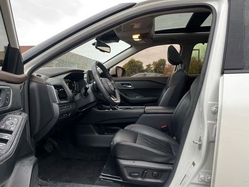 Used 2023 Nissan Rogue Platinum image 14