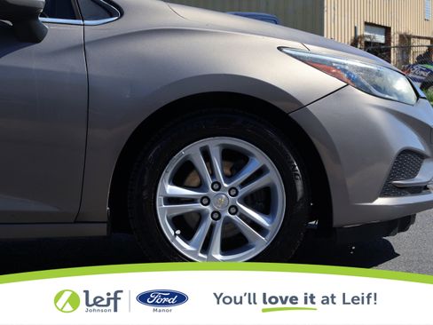 Used 2018 Chevrolet Cruze LT image 17