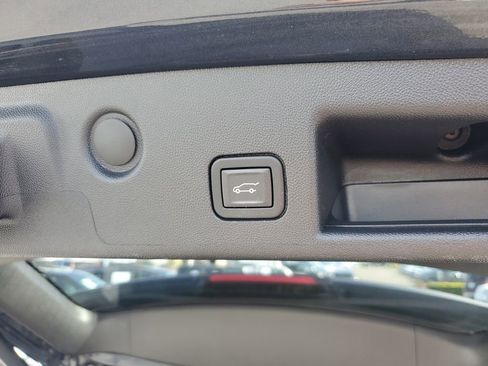 Used 2022 Chevrolet Equinox Premier image 10