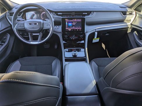 New 2025 Jeep Grand Cherokee 4WD image 22