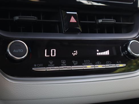 Used 2025 Toyota Corolla LE FWD image 16