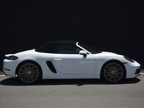 Certified 2024 Porsche 718 Boxster RWD image 8