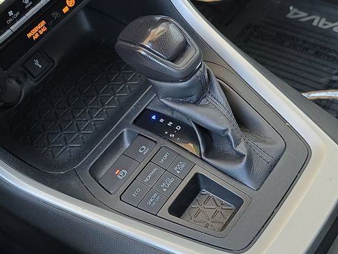 Used 2020 Toyota RAV4 LE w/ All Weather Liner Package AWD/4WD image 18