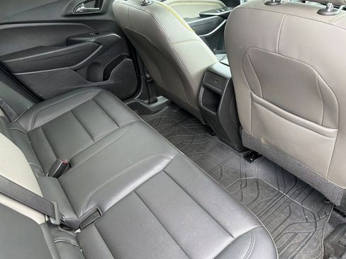 Used 2025 Chevrolet Trax ACTIV w/ Sunroof Package FWD image 18