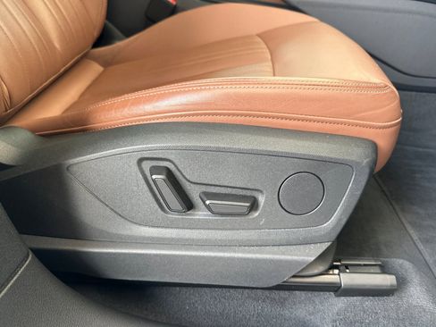 Used 2024 Audi Q8 e-tron Premium image 23