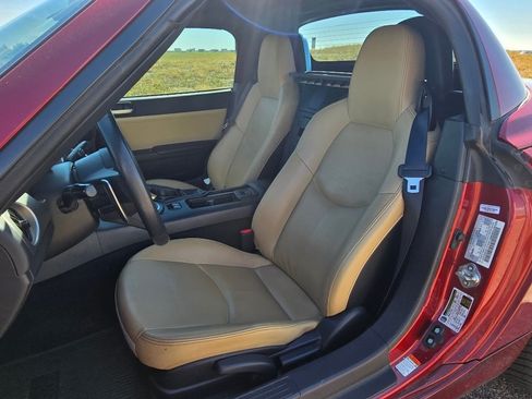 Used 2010 MAZDA MX-5 Miata Grand Touring w/ Premium Pkg RWD image 12
