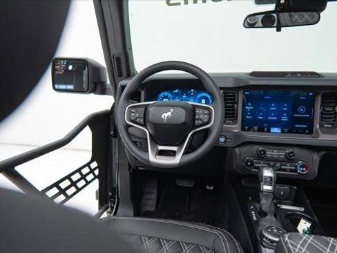 Used 2025 Ford Bronco Summertime image 30