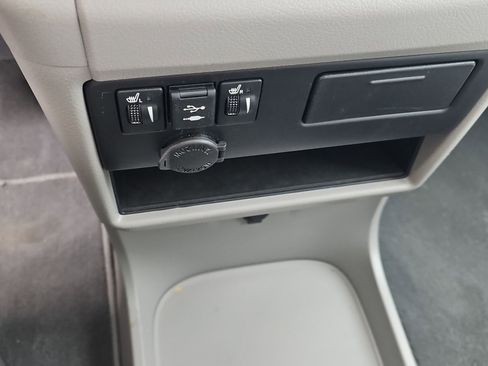 Used 2020 Toyota Sienna XLE w/ Carpet Mat Package image 19