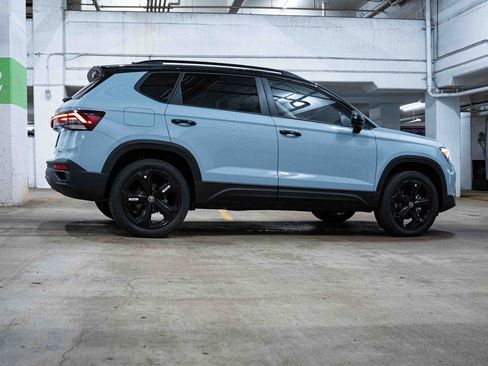 New 2026 Volkswagen Taos SE image 7