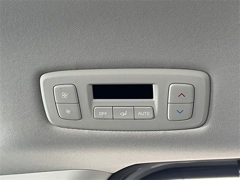 Used 2024 Kia Carnival EX image 33