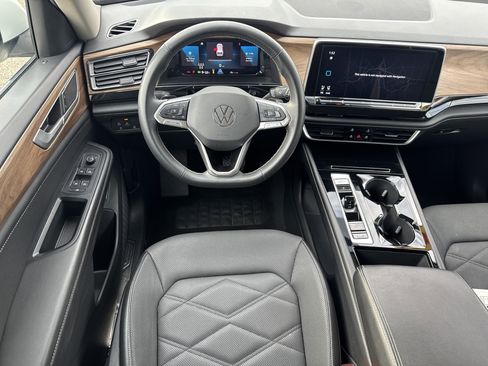 Used 2024 Volkswagen Atlas SE image 7
