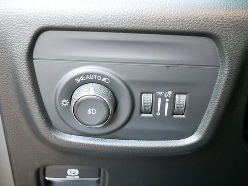 Used 2023 Jeep Grand Cherokee Overland AWD/4WD image 18